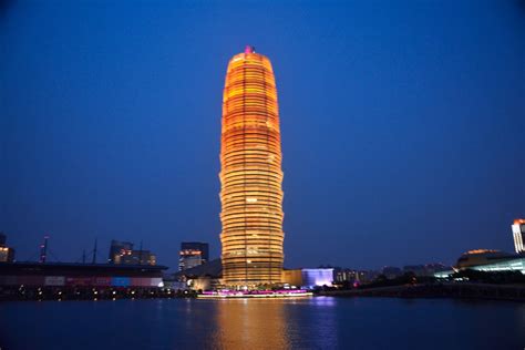 2023二七纪念塔游玩攻略,郑州二七纪念塔，晚上的夜景...【去哪儿攻略】