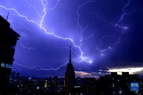 郑州发布雷暴大风黄色预警信号、暴雨黄色预警信号_时图_图片频道_云南网
