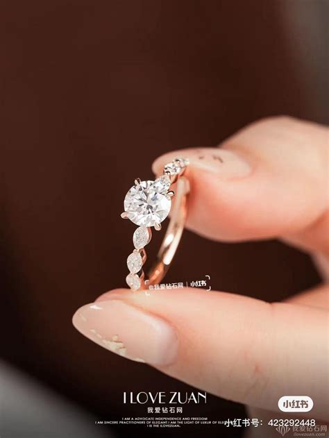 订婚钻戒和结婚钻戒有区别吗，有什么区别 – 我爱钻石网官网