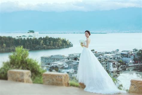 龙岩拍婚纱照(仙游：婚礼连续延期的他们，今天在消防车前拍下了婚纱照) - 【爱喜匠】