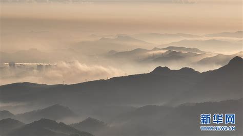 晨雾缭绕高山丘壑与山脉自然风光,高山丘壑,自然风景,摄影,汇图网www.huitu.com