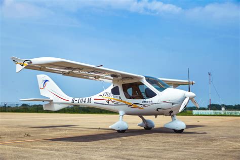 国产纯电轻型运动飞机锐翔RX1E