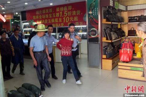 江西黎川“超市持刀刺伤4人”女子有精神病史|犯罪嫌疑人|刀具_凤凰资讯