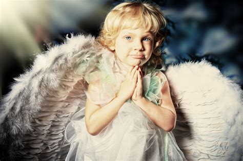 孩子天使图片-祷告的小天使素材-高清图片-摄影照片-寻图免费打包下载