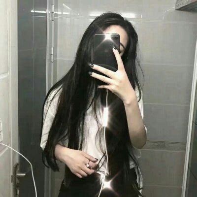复古风照片挡脸女生头像