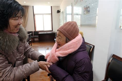 上海94岁老人举报“遭保姆虐待，250多万养老钱被拿走”，警方介入→|保姆|虐待|上海市_新浪新闻