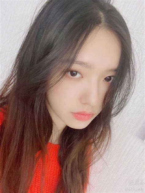 红色系穿搭甜美女生头像