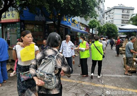 大爱清尘宜宾志愿者到孝儿镇宣传尘肺病防治救助知识