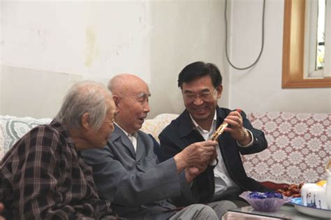 张桃林副部长看望慰问我院离休老红军-中国水产科学研究院