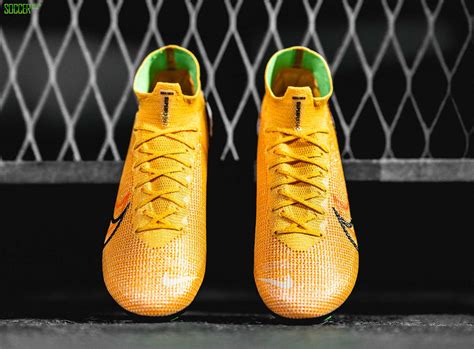 耐克推出PhantomVNM暗煞足球鞋“New Lights”版本 - Nike_耐克足球鞋 - SoccerBible中文站_足球鞋_PDS情报站