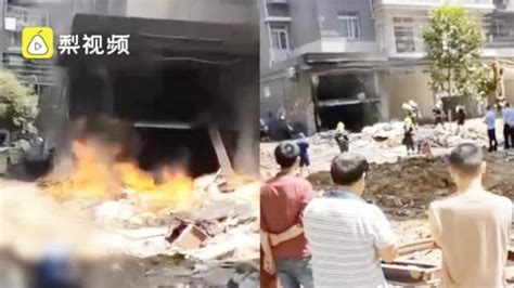 宁夏银川一烧烤店燃气爆炸 现场楼层间楼梯被炸毁 已发现搜救38人