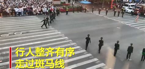 上海南京路步行街五一再现武警“拉链式人墙”，网友纷纷致敬 ...