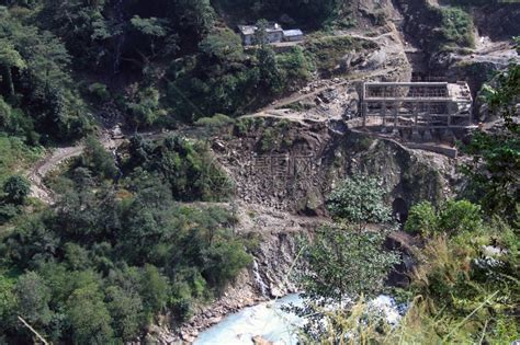尼泊尔山区新的水力发电站高清图片下载-正版图片306995589-摄图网