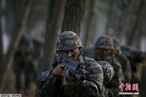 韩国军队“护国军演”启动 演练应对朝鲜核威胁_凤凰网视频_凤凰网
