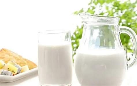 有些中医建议不要常喝牛奶，因为牛奶是寒性的，这有道理吗 - 闪电鸟