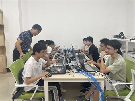 我院领导深入电子信息类专业的生产实习点检查工作-桂林理工大学计算机科学与工程学院
