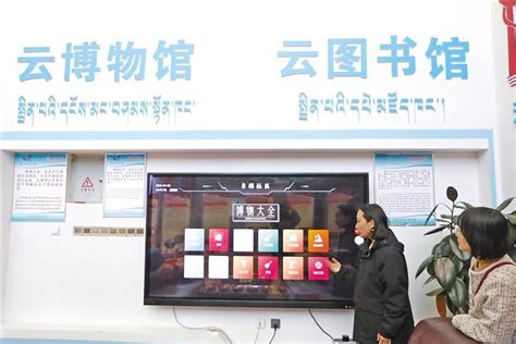 中国西藏发展论坛中外参访嘉宾在拉萨罗布林卡观藏戏跳锅庄_国内_海南网络广播电视台