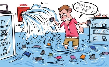 3岁男孩落水其父一旁玩手机 市民跳湖12秒救人|落水|父亲|玩手机_新浪新闻
