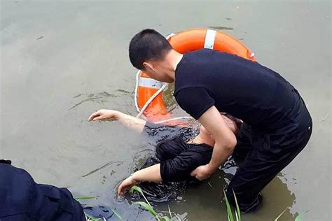河南长葛发生溺亡事件，一女子酒后跳河，5人救援4人遇难_高考