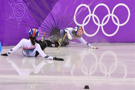 内容引起舒适！韩国短道速滑选手内讧双双摔出赛道，中国夺冠！