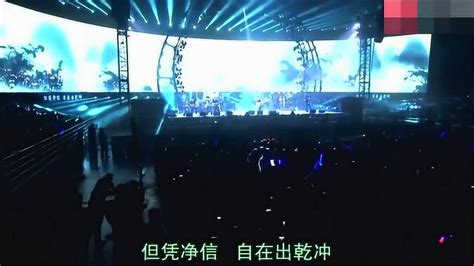 许巍此时此刻北京演唱会现场《空谷幽兰》现场吹笛子伴奏女的很美_腾讯视频