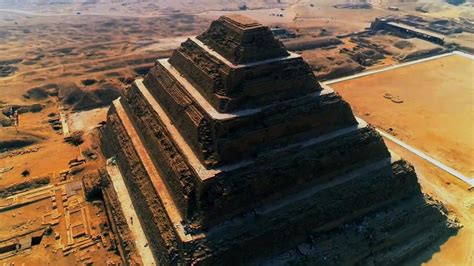 《揭秘 探寻最早的金字塔》- 左赛尔阶梯金字塔见证了怎样的古埃及故事？