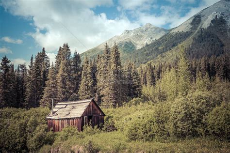 加拿大山上的老木屋以古高清图片下载-正版图片503798115-摄图网