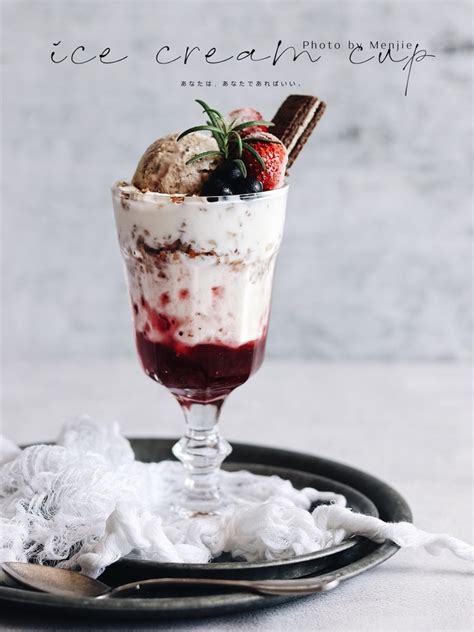 【夏日消暑甜品|冰淇淋水果酸奶杯🍨芭菲杯的做法步骤图】米儿Menjie_下厨房