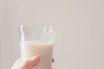 为什么鲜牛奶的部分营养成分没有纯牛奶高？ - 知乎