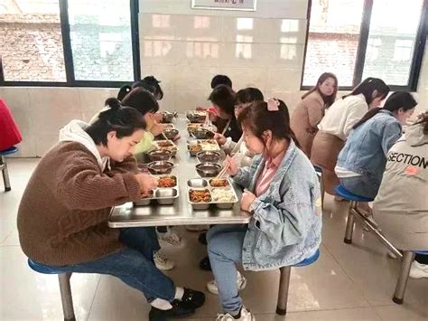 石碁中学陪餐制度已落地3年，保证校园“舌尖”安全他们这样做… -信息时报