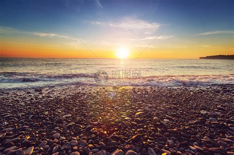 海上日落美丽的彩色日落海边适合壁纸背景图像高清图片下载-正版图片300101519-摄图网