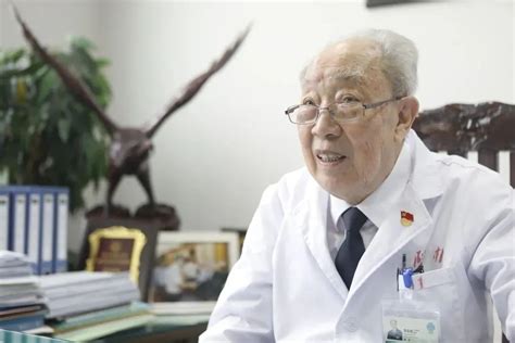 “中国肝胆外科之父”吴孟超院士——披肝沥胆 医者仁心|界面新闻 · 中国