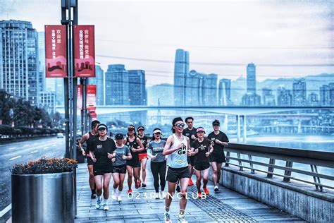 线上赛报名火爆 跑团活动丰富多彩 重庆市民为何对跑马如此热衷 - 重庆日报