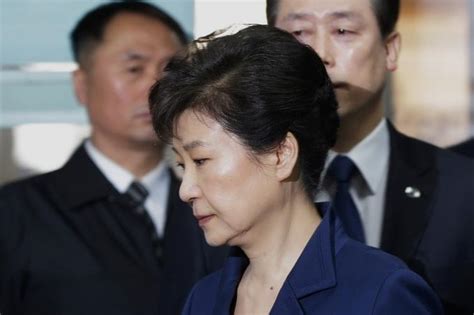 总刑期减为32年，朴槿惠受贿案二审宣判结果出炉|界面新闻 · 天下