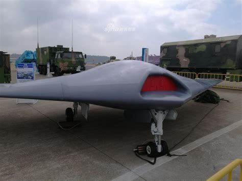 燃爆了！中国翼龙ll无人机成功试射新型激光制导地空导弹_凤凰网
