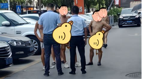 长沙警方通报“5男子在广场裸奔”：与同事比业绩，均被行拘_凤凰网