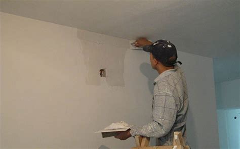 墙面和顶面刷完乳胶漆之后怎么做养护才能使乳胶漆不开裂？_房产资讯_房天下