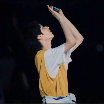 祺管严图片