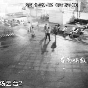 4名男子醉酒后暴力袭警被警察鸣枪制服(图)_手机新浪网