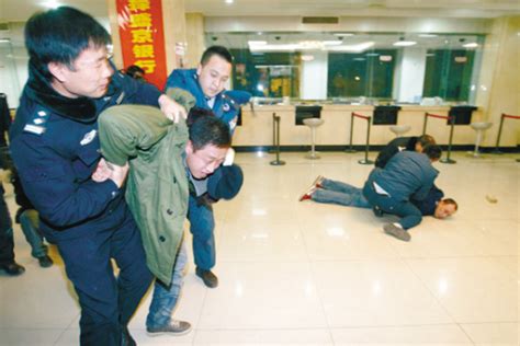 中国《抢劫案》高手在民间__凤凰网