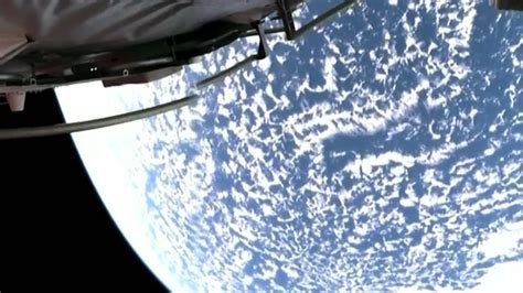 空间站多久绕地球一圈 - 知百科