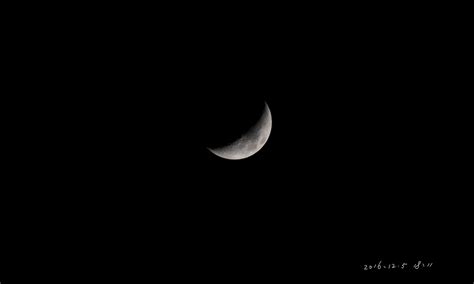 夜空月牙型月亮H5背景素材背景图片免费下载-素材pybnsrsrv-88ICON