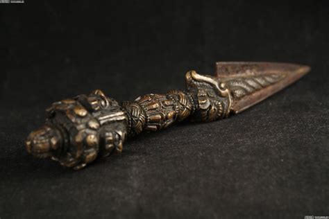 金刚杵又叫做宝杵、降魔杵等。原为古代印度之武器。杵文化-郑州礼道艺术品开发有限公司