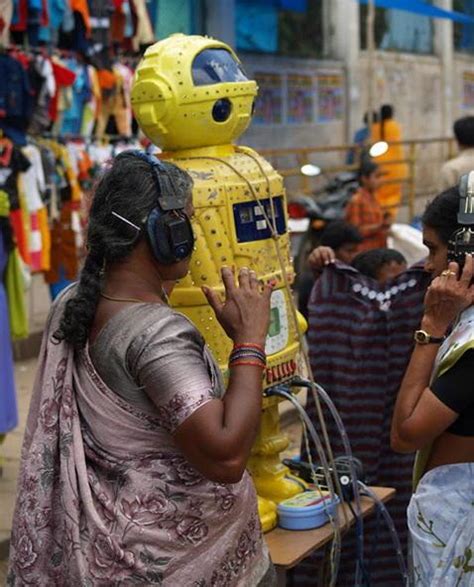 实拍: 印度街头算命的机器人算命|机器人|算命|印度_新浪新闻