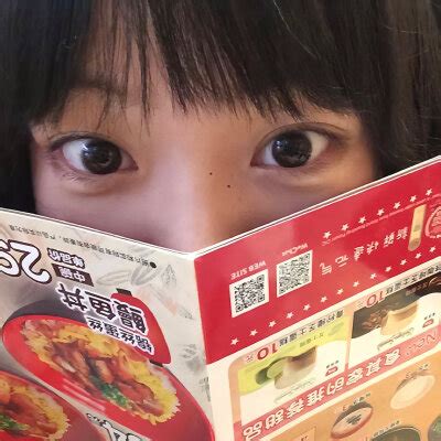 甜美女生吃饭头像图片