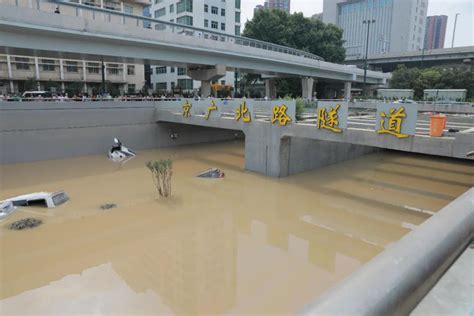 郑州遭遇特大暴雨，洪水涌入地铁！来看当时状况