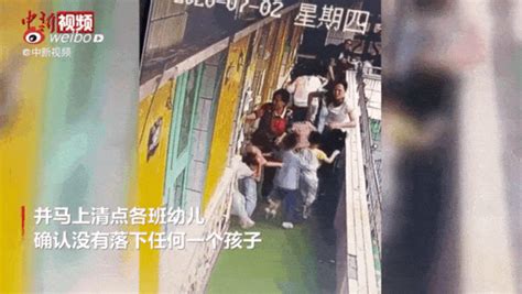 重庆公交车坠江事件后续：女乘客家属求饶，“不要再砸了！”|地狱|坠江|公交车_新浪新闻