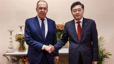 秦刚会见俄罗斯外长拉夫罗夫 双方就乌克兰危机交换意见