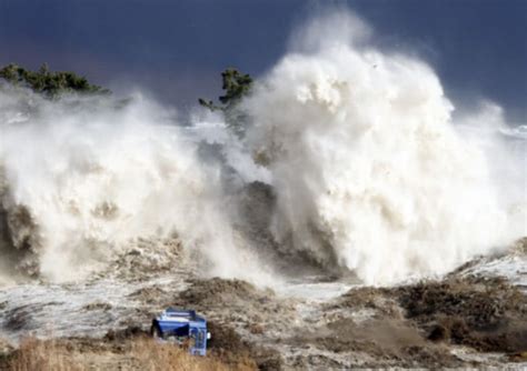 狂风呼啸的海水（广告传媒）高清图片下载-正版图片600143202-摄图网