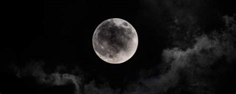 形容月亮的唯美句子 描写月亮的优美句子_知秀网